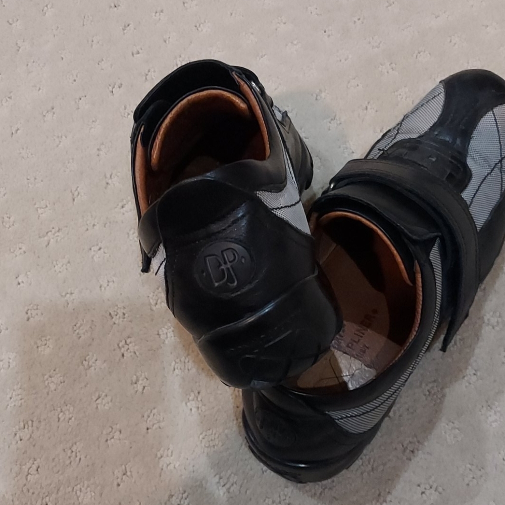 Walking Shoes - image 2